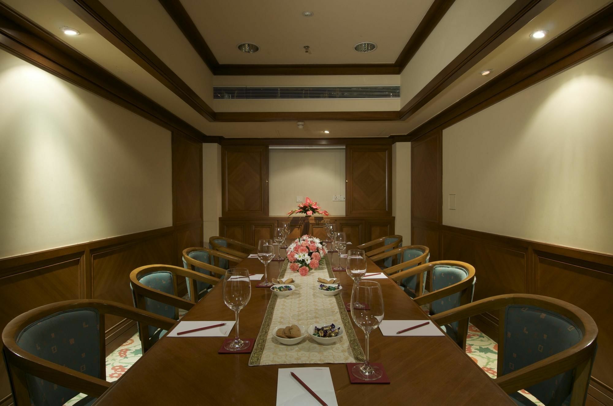 The Ummed Jodhpur Palace Resort & Spa Exterior photo